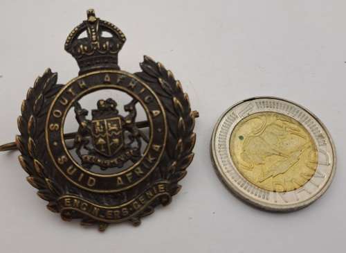 South Africa Engineer Corps brass cap badge worn 1922-26