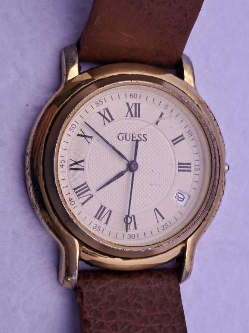 Pre-Owned Guess watch (working but HAS NO GROWN)
