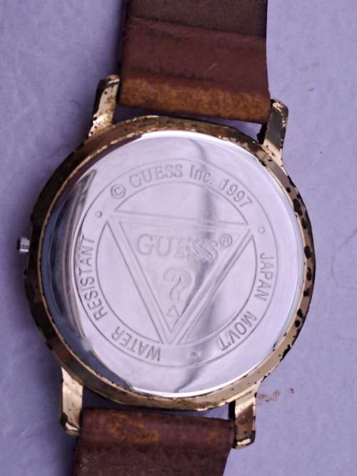Pre-Owned Guess watch (working but HAS NO GROWN)