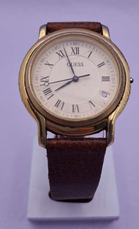 Pre-Owned Guess watch (working but HAS NO GROWN)