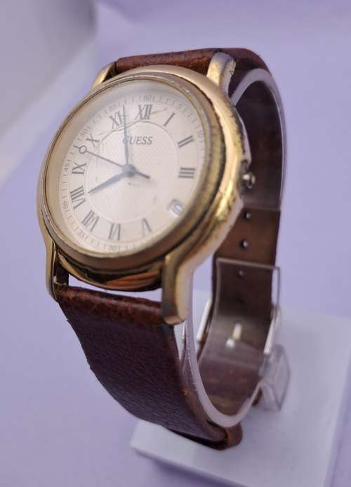 Pre-Owned Guess watch (working but HAS NO GROWN)