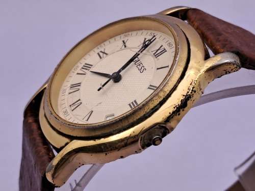 Pre-Owned Guess watch (working but HAS NO GROWN)