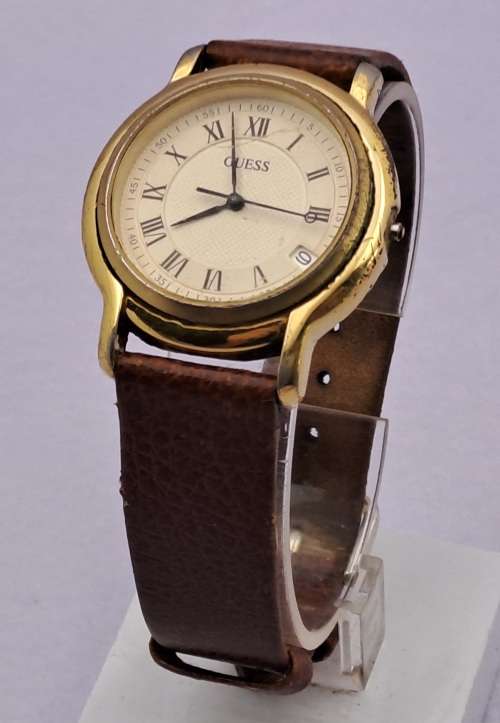 Pre-Owned Guess watch (working but HAS NO GROWN)