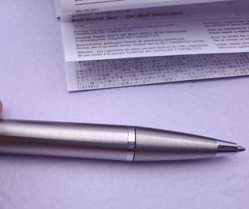 Pre-0wned Parker Ballpoint pen in box (ink is dry) Great Condition