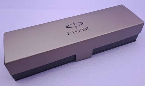 Pre-0wned Parker Ballpoint pen in box (ink is dry) Great Condition