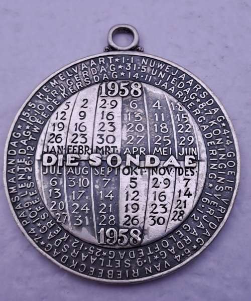 1958 Universiteit van Pretoria DIE SONDAE  medal- Holydays and Sunday Calender on back