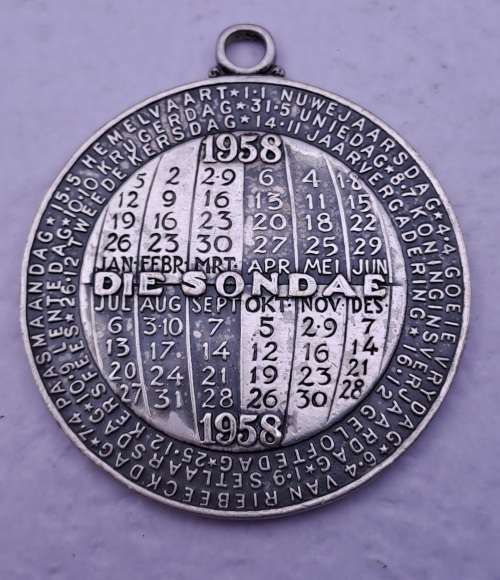 1958 Universiteit van Pretoria DIE SONDAE  medal- Holydays and Sunday Calender on back