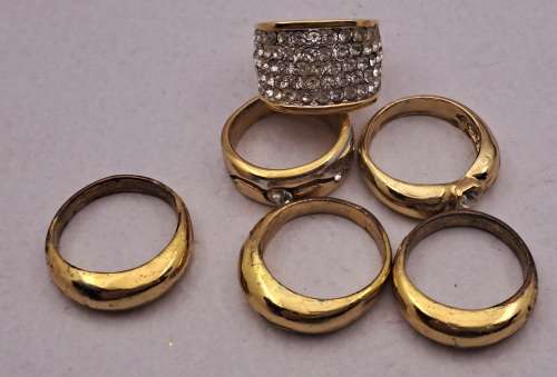 6 Pre-owned Ladies dress rings (Not Gold and not real Diaomds)