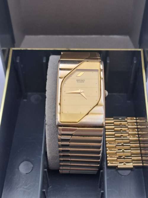 Vintage Seiko Ladies Quartz watch -WORKING- in Box - extra links for the strap