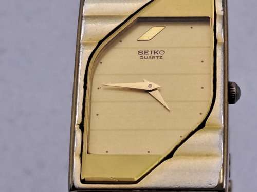 Vintage Seiko Ladies Quartz watch -WORKING- in Box - extra links for the strap