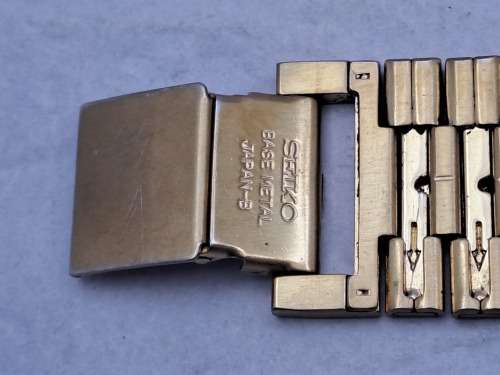 Vintage Seiko Ladies Quartz watch -WORKING- in Box - extra links for the strap