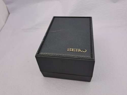 Vintage Seiko Ladies Quartz watch -WORKING- in Box - extra links for the strap