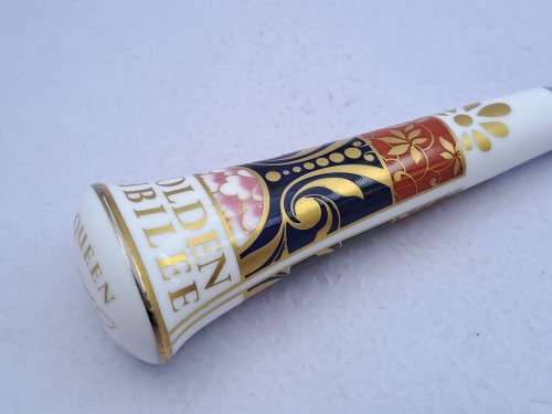 Royal Worcester 1952-2002 Queen Elizabeth II Golden Jubilee Fine bone China Knife-Sheffield England