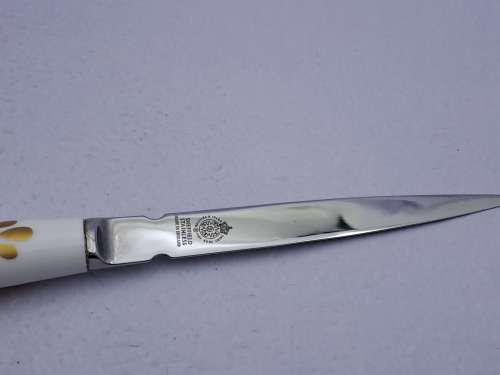Royal Worcester 1952-2002 Queen Elizabeth II Golden Jubilee Fine bone China Knife-Sheffield England