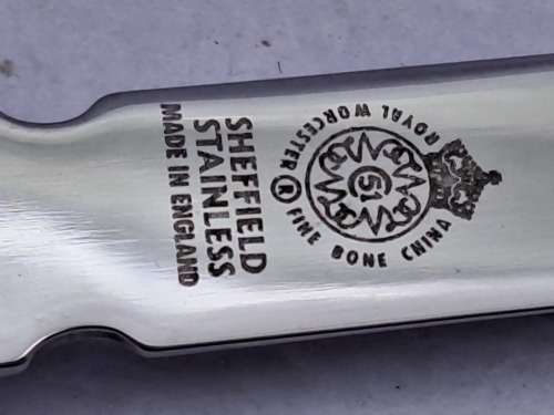 Royal Worcester 1952-2002 Queen Elizabeth II Golden Jubilee Fine bone China Knife-Sheffield England