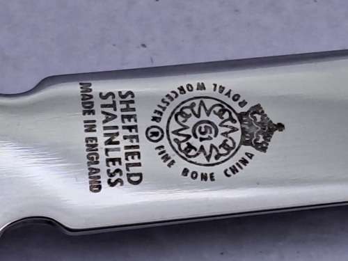Royal Worcester 1952-2002 Queen Elizabeth II Golden Jubilee Fine bone China Knife-Sheffield England