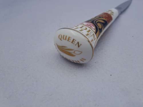 Royal Worcester 1952-2002 Queen Elizabeth II Golden Jubilee Fine bone China Knife-Sheffield England