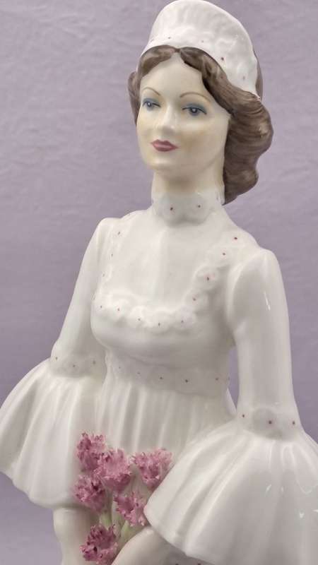 Vintage Coalport Bone China LADIES OF FASHION The Bride Figurine (hairline Crack)