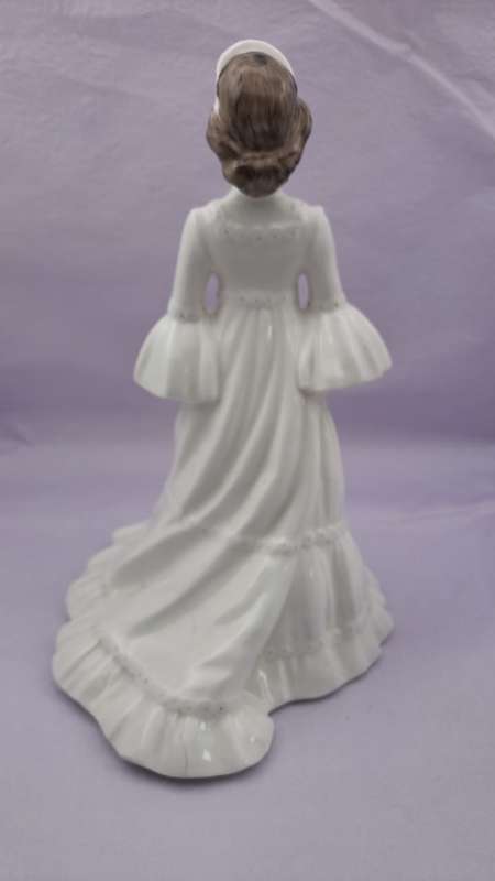 Vintage Coalport Bone China LADIES OF FASHION The Bride Figurine (hairline Crack)
