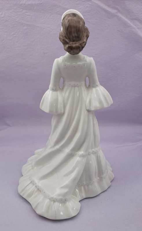 Vintage Coalport Bone China LADIES OF FASHION The Bride Figurine (hairline Crack)
