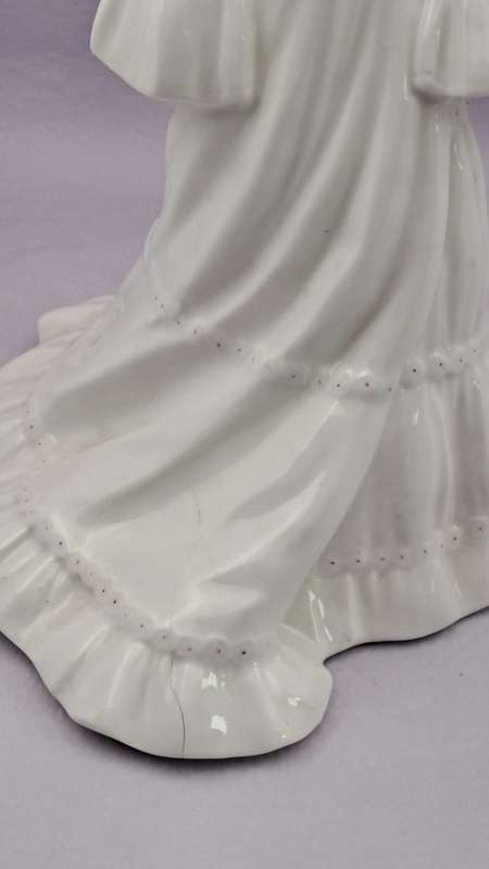 Vintage Coalport Bone China LADIES OF FASHION The Bride Figurine (hairline Crack)