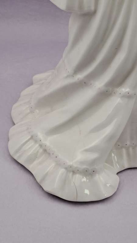 Vintage Coalport Bone China LADIES OF FASHION The Bride Figurine (hairline Crack)