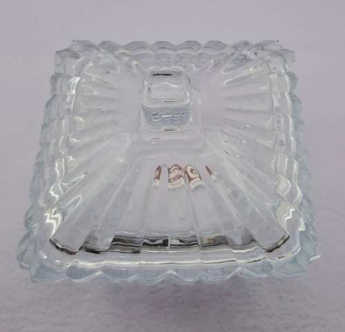 Unused Green Apple deli glassware Trinket box -still in Box 90x12x12cm
