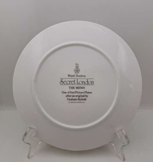 1986 Vintage Royal Doulton SECRET LONDON The Mews Plate 210mm