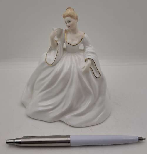 Vintage COALPORT Bone China Figurine -Samantha Ladies of fashion - Handmade 13cmx12cmx9cm