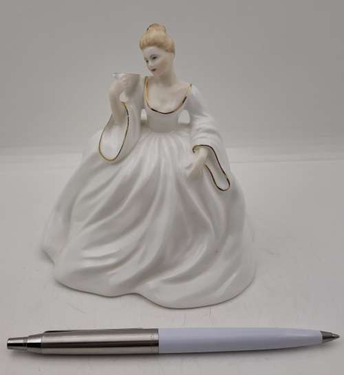 Vintage COALPORT Bone China Figurine -Samantha Ladies of fashion - Handmade 13cmx12cmx9cm