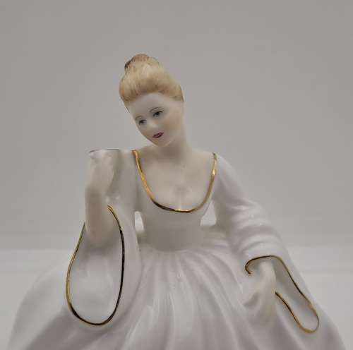 Vintage COALPORT Bone China Figurine -Samantha Ladies of fashion - Handmade 13cmx12cmx9cm
