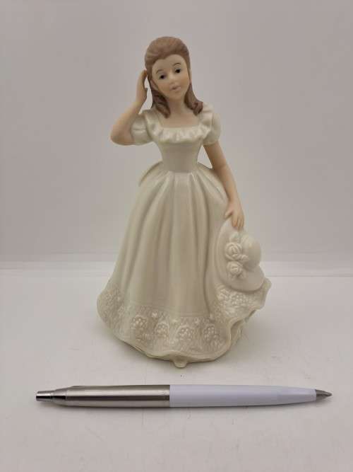 Vintage The Regal Collection P075 `English Rose` Figurine  16cm