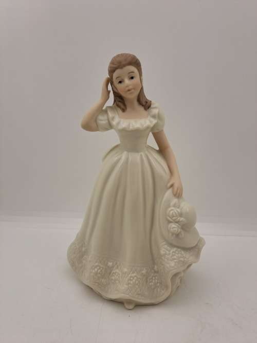 Vintage The Regal Collection P075 `English Rose` Figurine  16cm