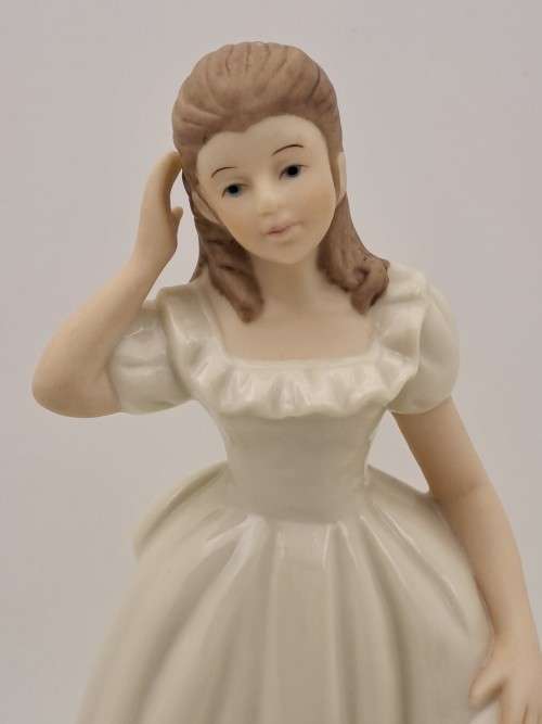 Vintage The Regal Collection P075 `English Rose` Figurine  16cm