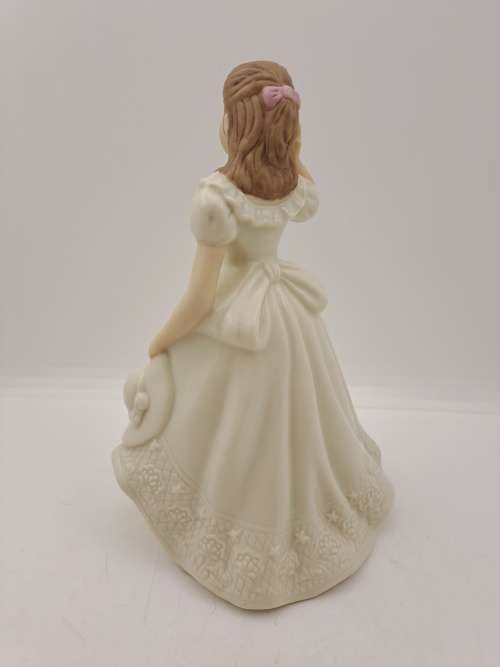 Vintage The Regal Collection P075 `English Rose` Figurine  16cm