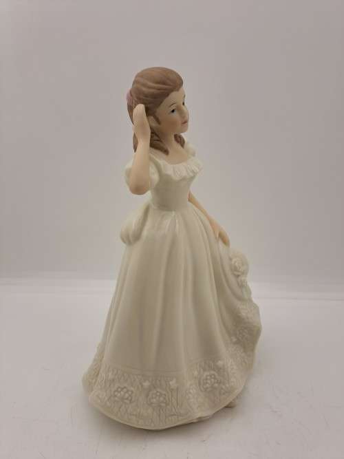 Vintage The Regal Collection P075 `English Rose` Figurine  16cm