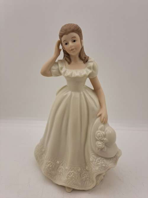 Vintage The Regal Collection P075 `English Rose` Figurine  16cm
