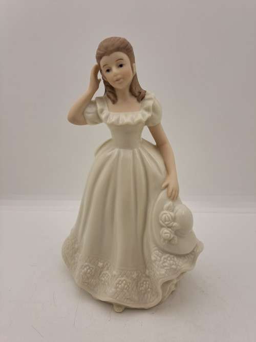 Vintage The Regal Collection P075 `English Rose` Figurine  16cm