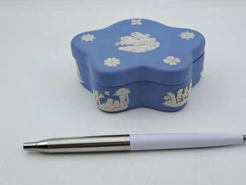 Vintage Wedgwood Trinket  Box 35x97x80mm