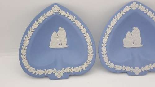 2 Vintage Wedgwood Jasper ashtrays 115mmx115mm