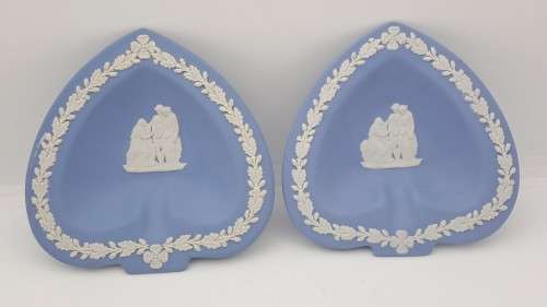 2 Vintage Wedgwood Jasper ashtrays 115mmx115mm