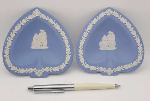 2 Vintage Wedgwood Jasper ashtrays 115mmx115mm