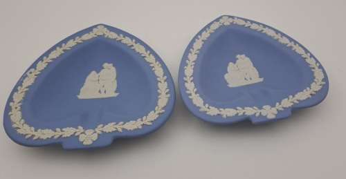 2 Vintage Wedgwood Jasper ashtrays 115mmx115mm