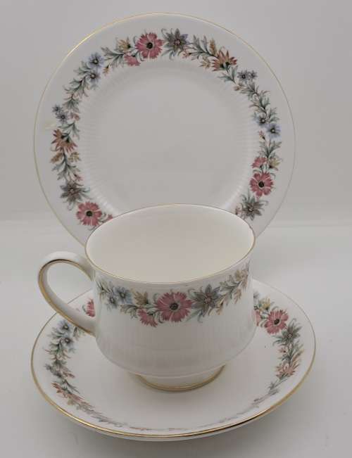 33pc Vintage Paragon BELINDA Stoke-on-Trent Tea set -By Appointment to the Queen