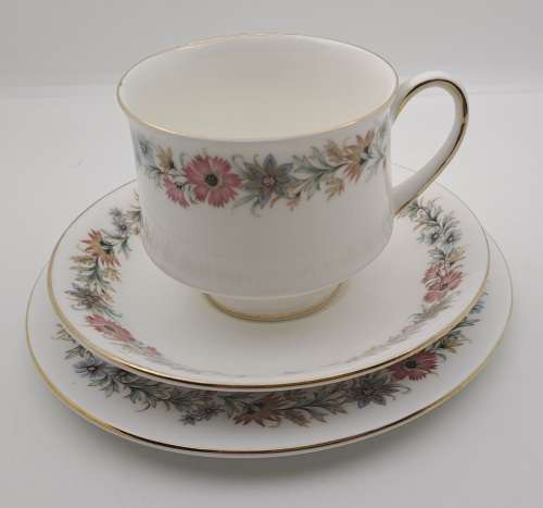 33pc Vintage Paragon BELINDA Stoke-on-Trent Tea set -By Appointment to the Queen