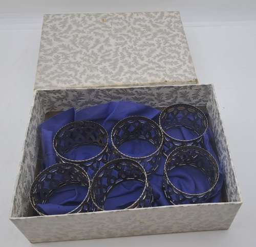 4 Vintage Silver Plated Napkin Rings in Box