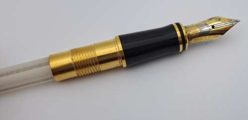 Vintage Parker fountain pen with 18kt Gold 750 Nib (empty ink cartridge)