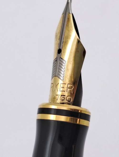 Vintage Parker fountain pen with 18kt Gold 750 Nib (empty ink cartridge)