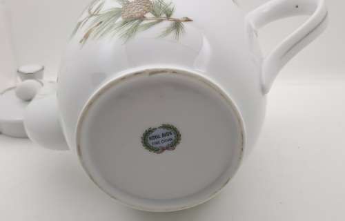 Vintage Royal Avon Tea Pot 170x250x125mm
