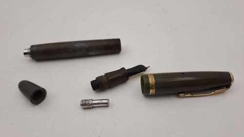 Vintage Parker DUOFOLD Fountain Pen 14kt Gold Nib -England-need refurbishing